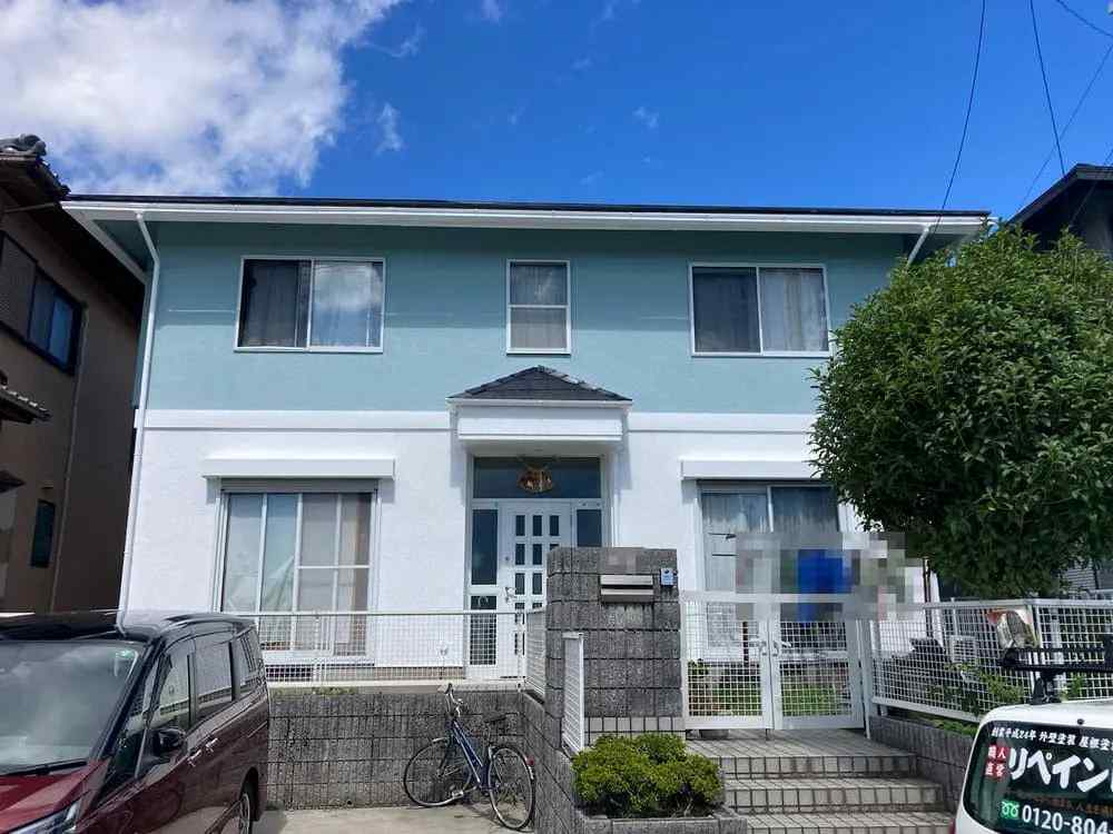 ミサワホームの住宅をグリーン×ホワイトで外壁・ブラックで屋根塗装