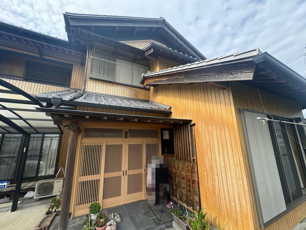 K様(四日市市)_施工前_外壁全体 (2) 四日市市の外壁塗装をリペイント匠が施工した写真