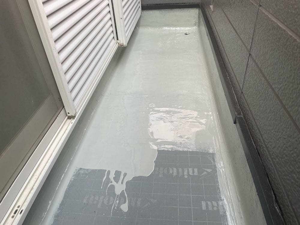 O様(志摩)防水(一層目) 志摩市の外壁塗装、屋根塗装、屋根工事、防水工事をリペイント匠が施工した写真