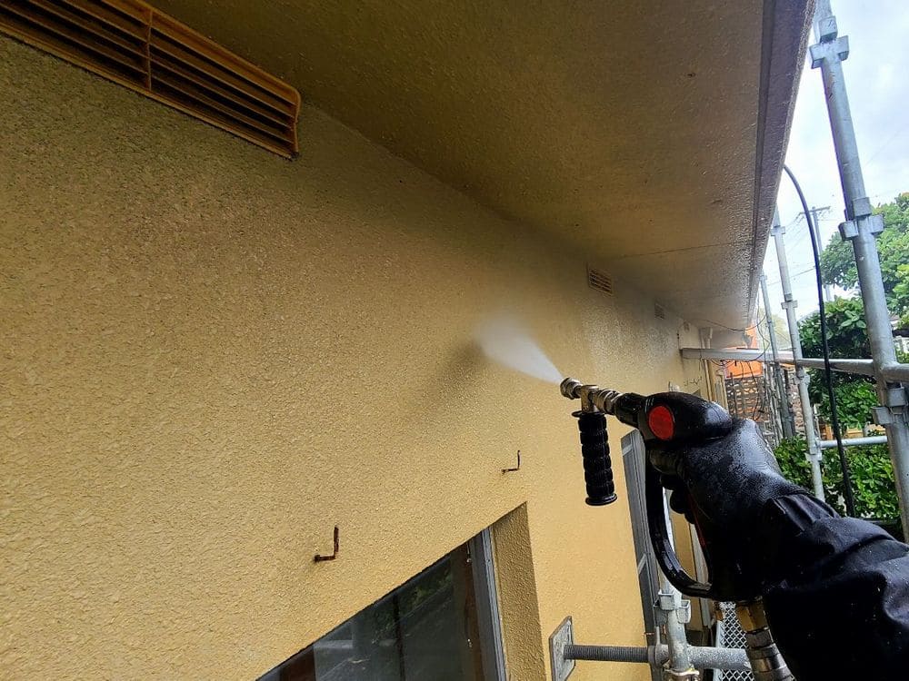 鈴鹿市_T様_高圧洗浄(外壁) (2) 鈴鹿市の外壁塗装をリペイント匠が施工した写真