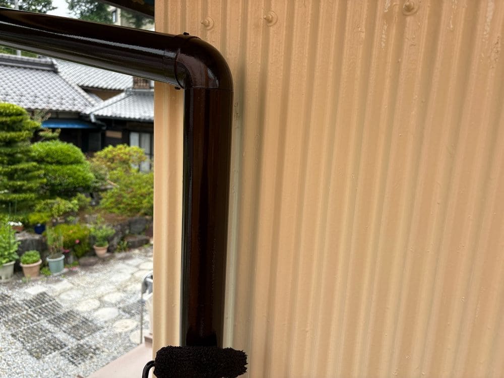 F様(いなべ市藤原町)樋(上塗り) いなべ市の外壁塗装、屋根塗装をリペイント匠が施工した写真