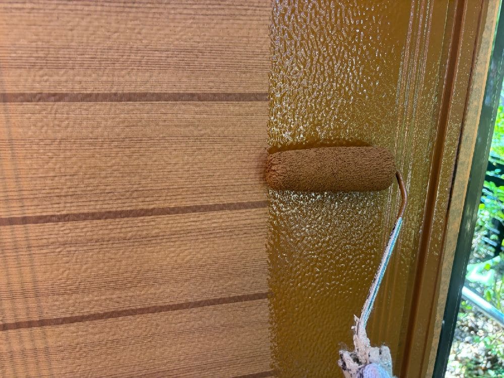 K様(津)雨戸(中塗り) 津市の外壁塗装をリペイント匠が施工した写真