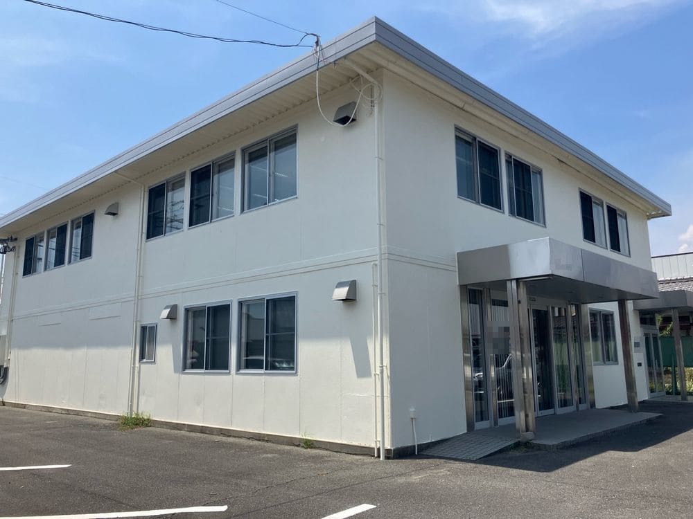津市 法人会社N様施工後 (2) 津市の外壁塗装をリペイント匠が施工した写真