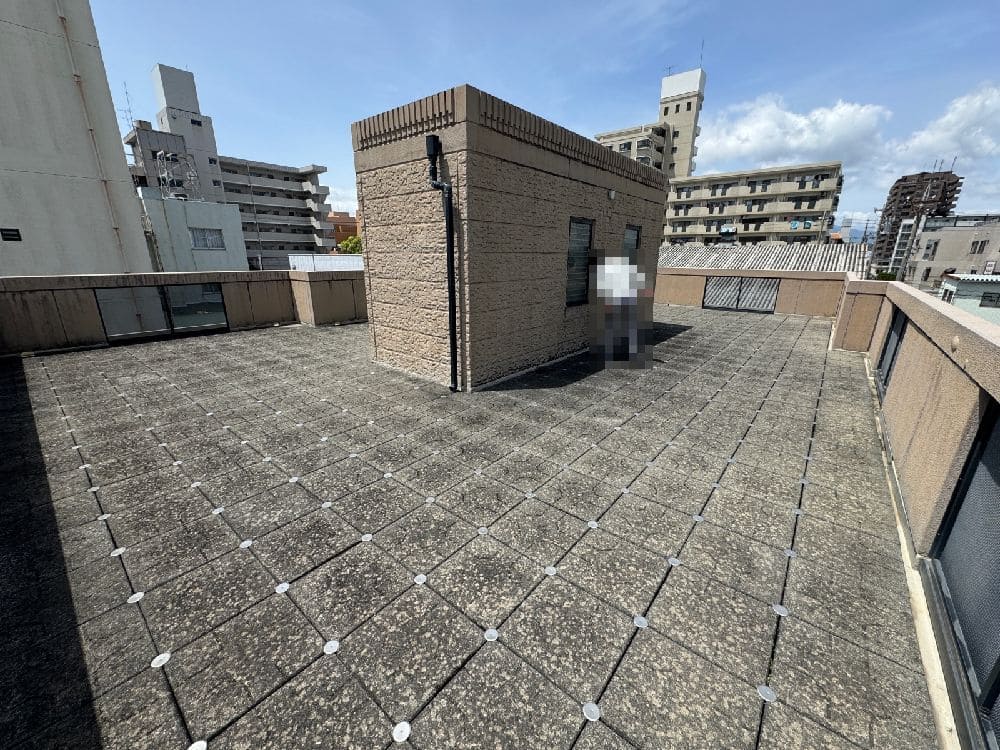 H様(四日市)防水(施工前) 四日市市の外壁塗装、防水工事をリペイント匠が施工した写真