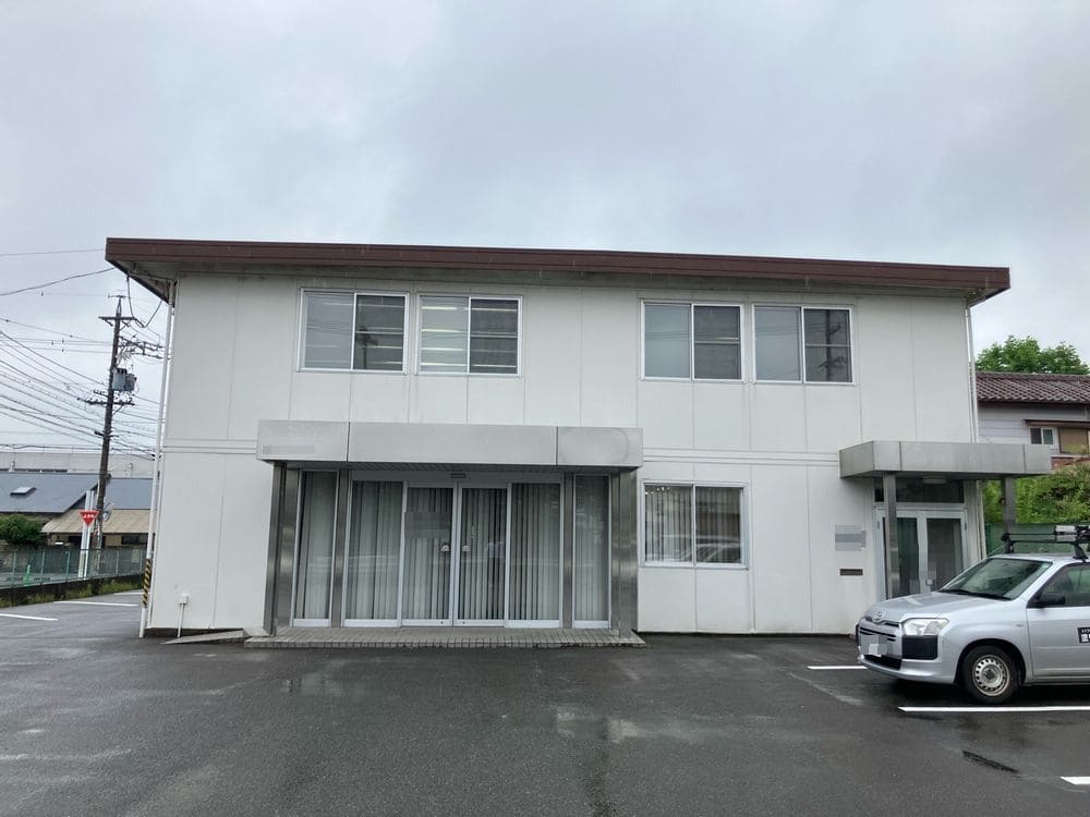 津市 法人会社N様施工前 津市の外壁塗装をリペイント匠が施工した写真