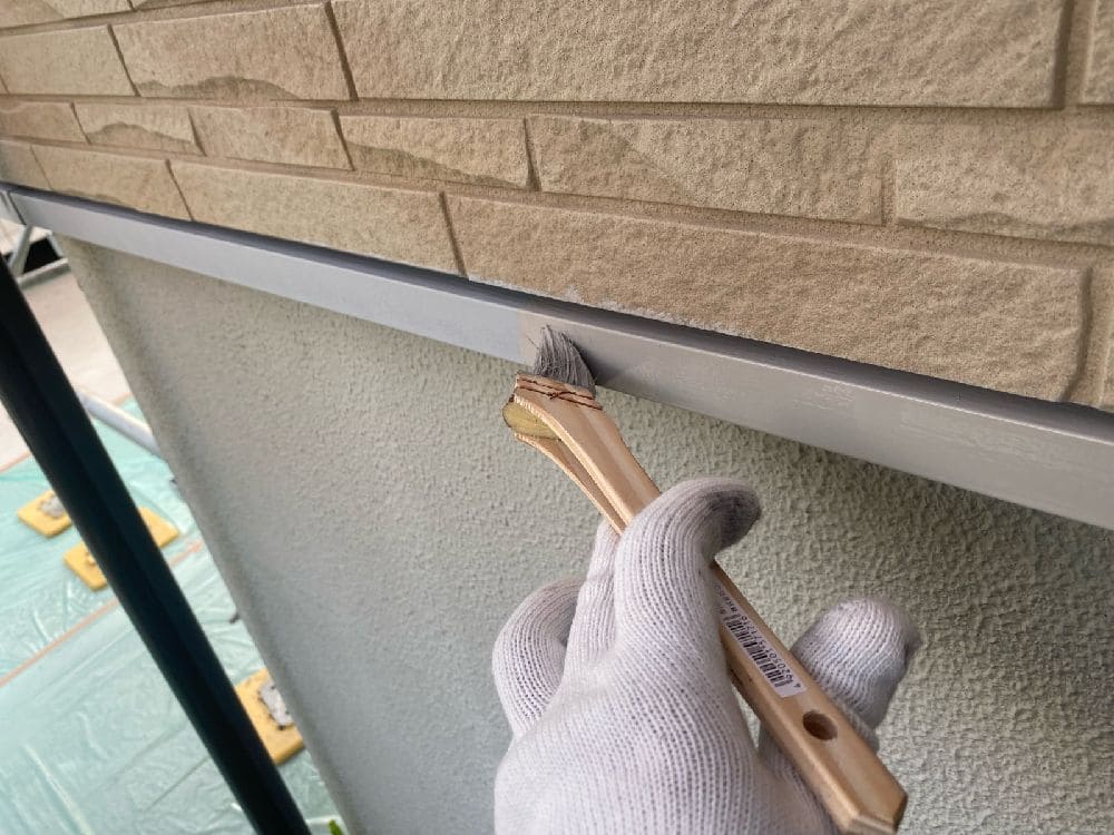 I様(津)水切り(中塗り) 津市の外壁塗装をリペイント匠が施工した写真