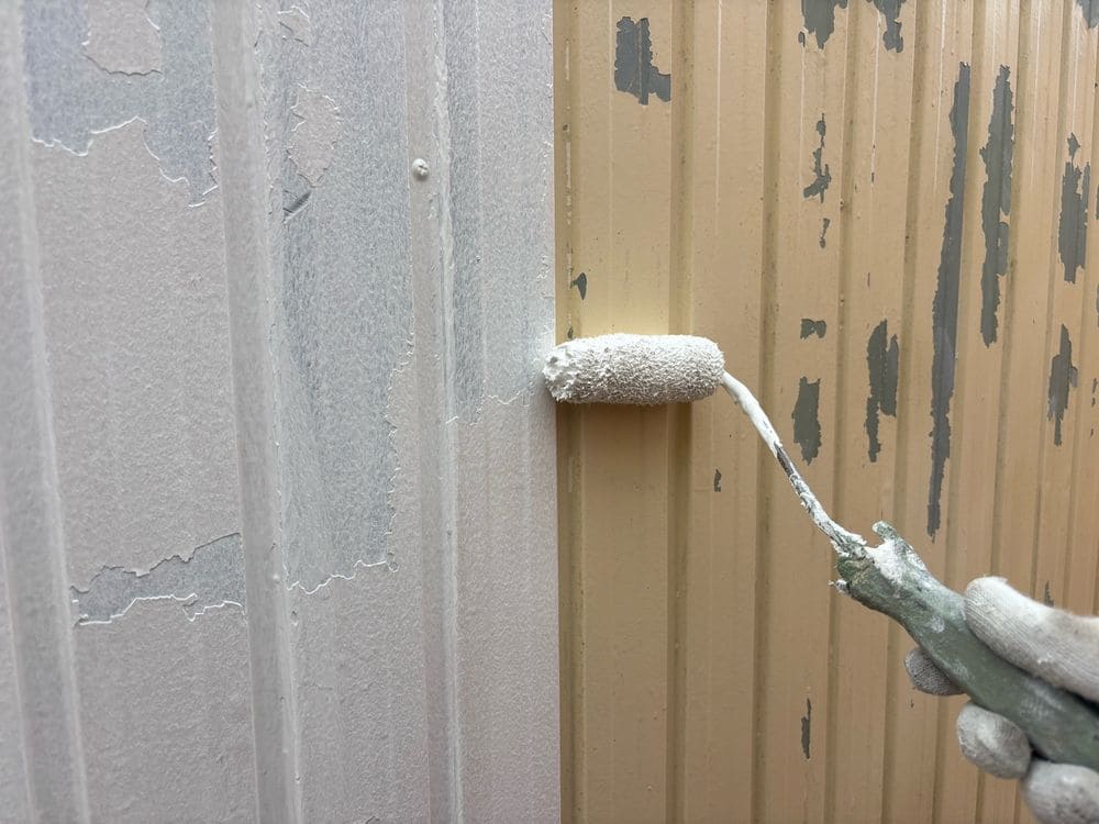 外壁(下塗り1) 名張市で外壁・屋根塗装をリペイント匠が施工した写真