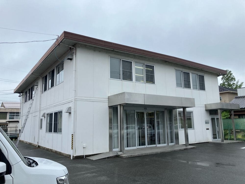 津市 法人会社N様施工前 (3) 津市の外壁塗装をリペイント匠が施工した写真