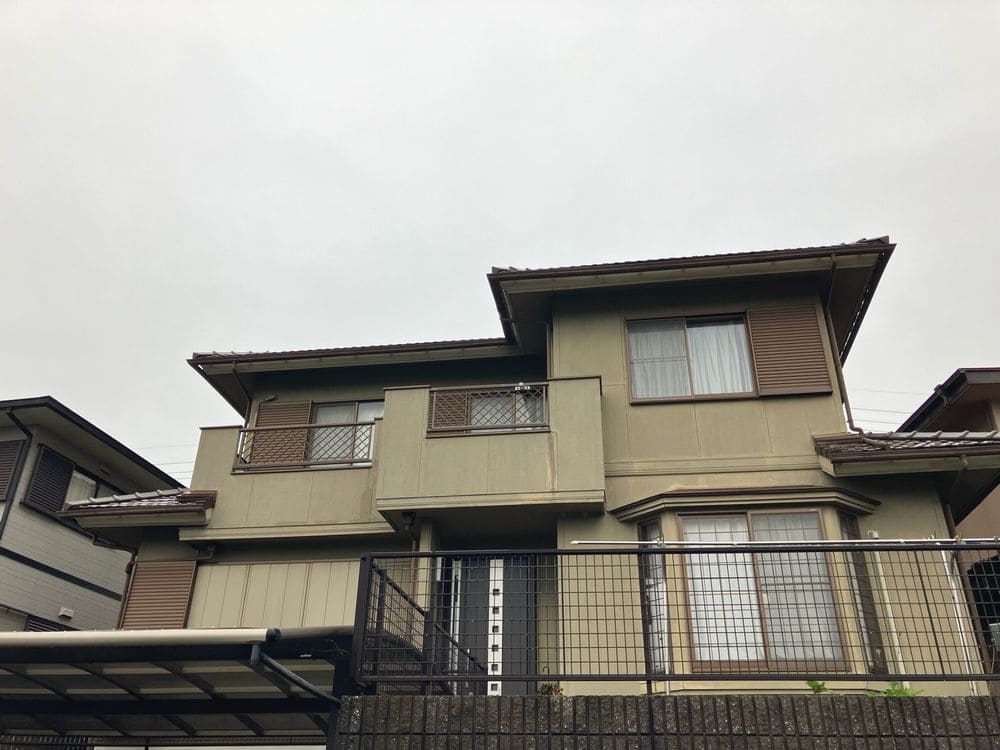 H様(四日市市)施工前_外壁全体 (3) 四日市市の外壁塗装と防水工事をリペイント匠が施工した写真