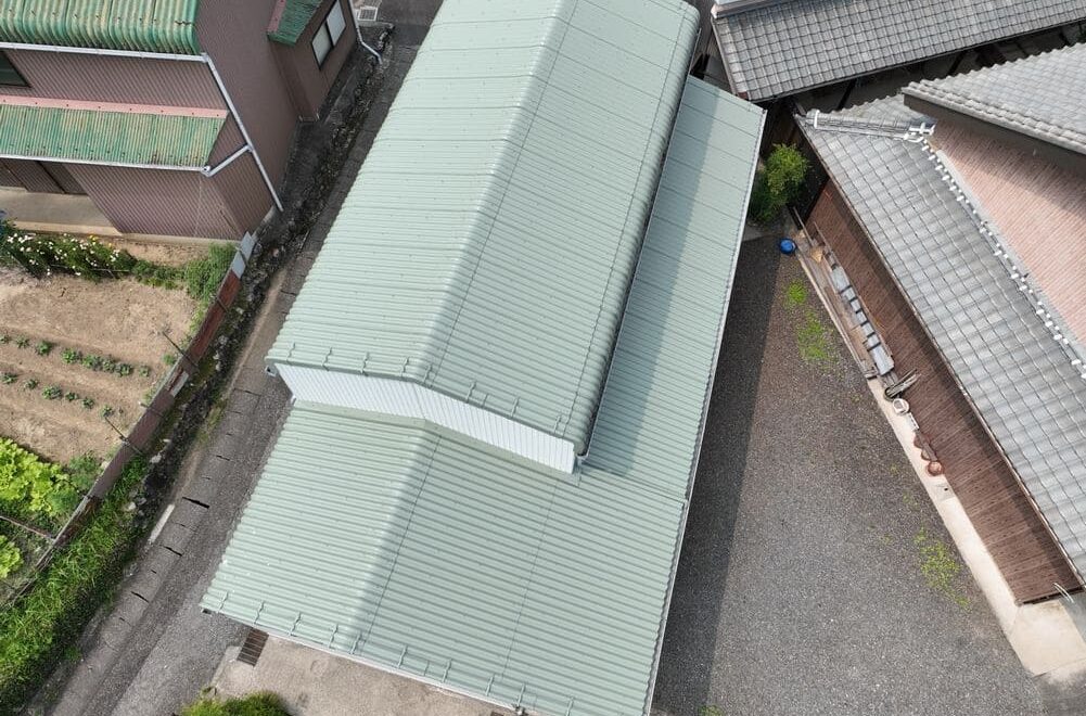 亀山市の屋根塗装をリペイント匠が施工した写真