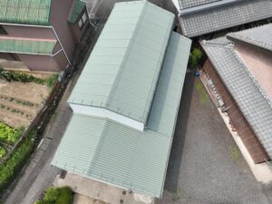 亀山市の屋根塗装をリペイント匠が施工した写真