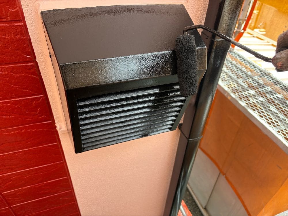 Y様(津)換気フード(上塗り) 津市の外壁塗装、屋根工事をリペイント匠が施工した写真