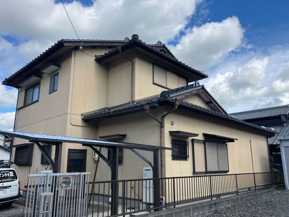 施工前_外壁全体 いなべ市の外壁塗装をリペイント匠が施工した写真
