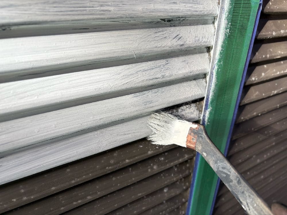 S様(津)雨戸(サビ止め) 津市の外壁塗装、屋根塗装をリペイント匠が施工した写真