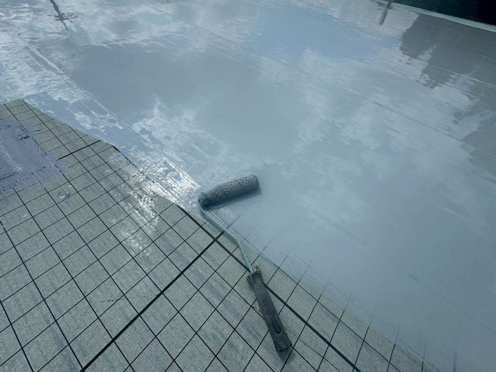 S様(名張市桔梗が丘)_防水(一層目) 名張市の防水工事をリペイント匠が施工した写真