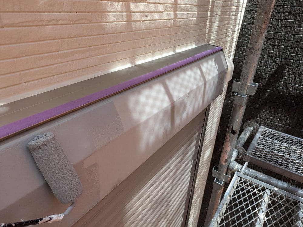 T様(伊勢市)シャッターボックス_1回目 伊勢市の外壁・屋根塗装をリペイント匠が施工した写真
