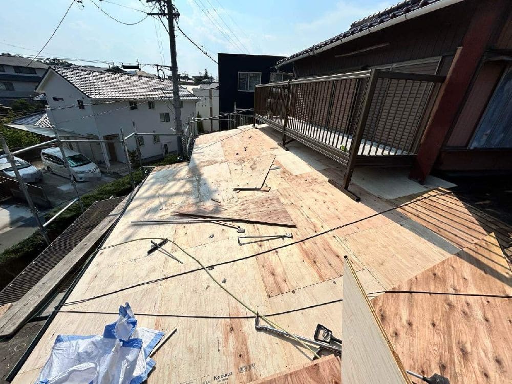 N様(津)大工工事(葺き替え時コンパネ貼り2) 津市の屋根工事をリペイント匠が施工した写真