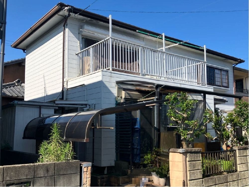 I様(津)施工前_外壁全体 (6) 津市の外壁塗装、屋根塗装をリペイント匠が施工した写真