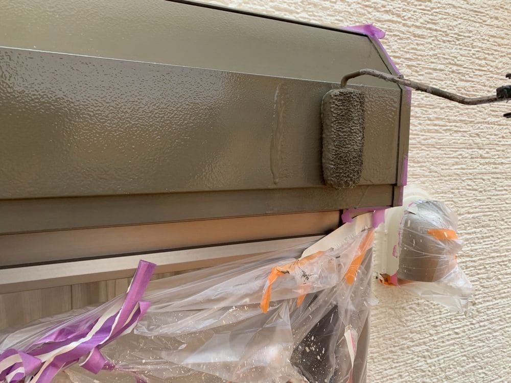 松阪市 S様シャッターボックス上塗り 松阪市の外壁塗装をリペイント匠が施工した写真