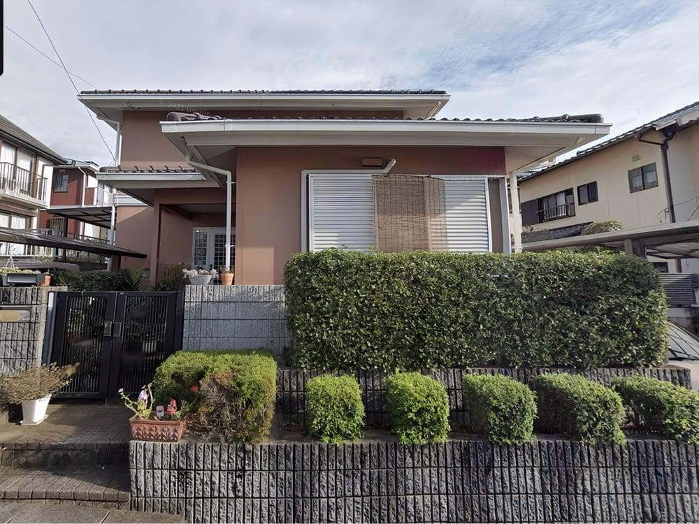 亀山市_M様_施工前_外壁全体 (3) 亀山市の外壁塗装、屋根塗装をリペイント匠が施工した写真