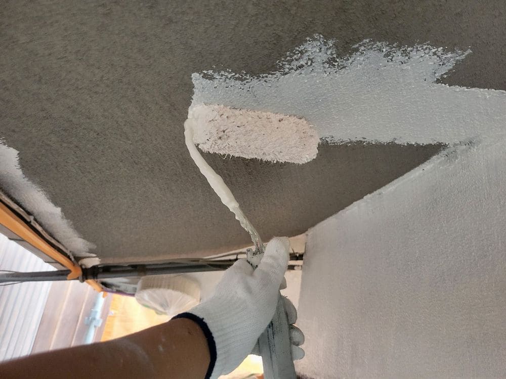 M様(伊賀市)軒天(下塗り) (2) 伊賀市の外壁塗装をリペイント匠が施工した写真