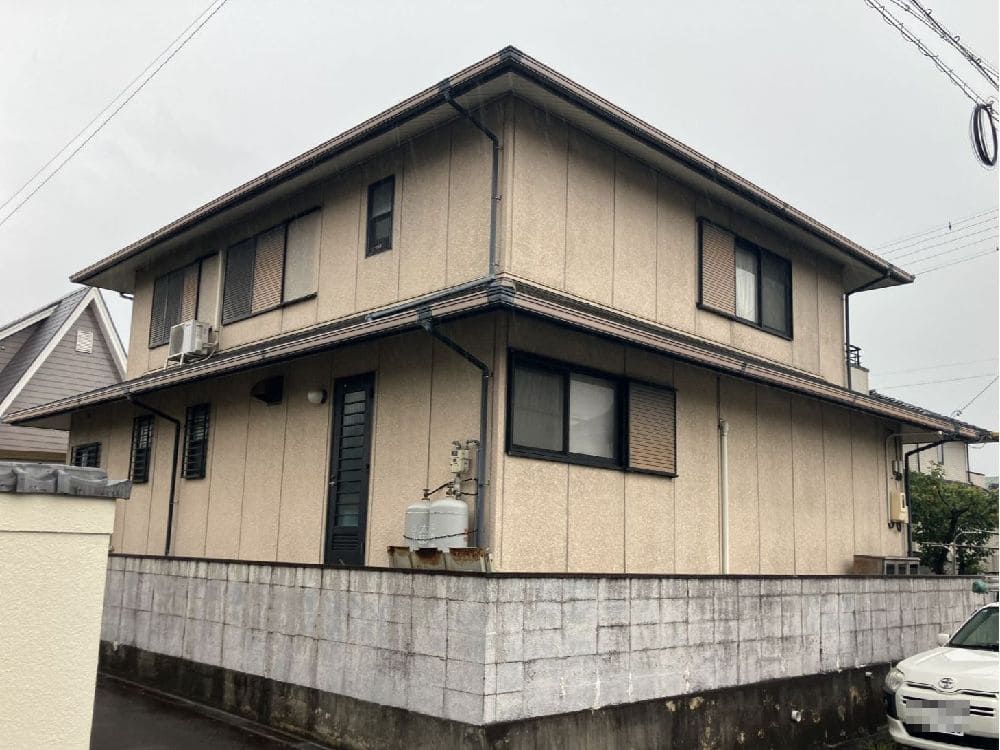O様(津)施工前_外壁全体 (5) 津市の外壁塗装、屋根塗装をリペイント匠が施工した写真
