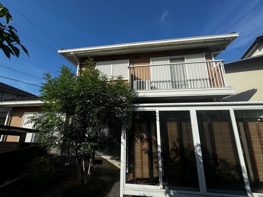 亀山市_M様_施工前_外壁全体 (2) 亀山市の外壁塗装、屋根塗装をリペイント匠が施工した写真