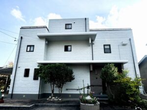 四日市市の外壁塗装をリペイント匠が施工した写真