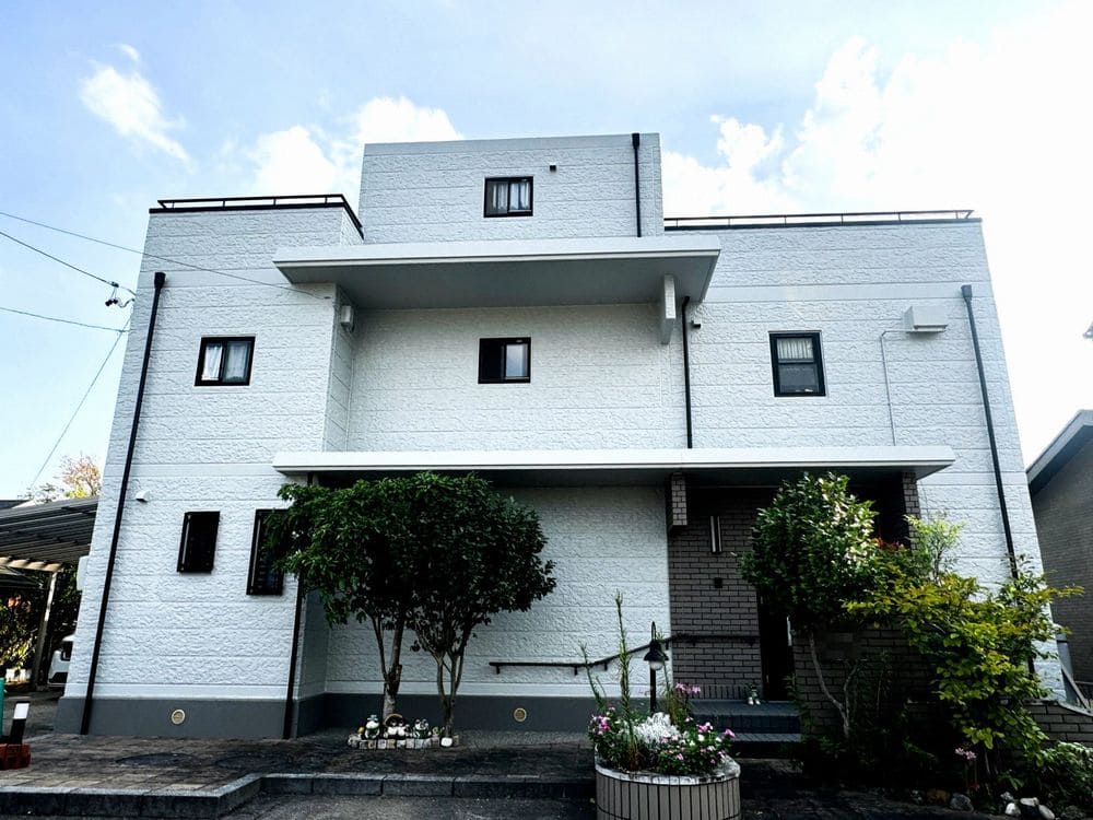四日市市の外壁塗装をリペイント匠が施工した写真