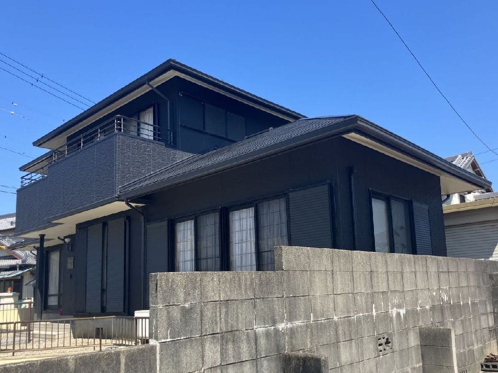 O様(津)施工後_外壁全体 (2) 津市の外壁塗装、屋根塗装をリペイント匠が施工した写真