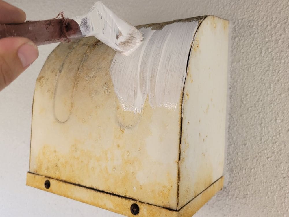 M様(伊賀市)_換気フード(下塗り) 伊賀市の外壁塗装をリペイント匠が施工した写真