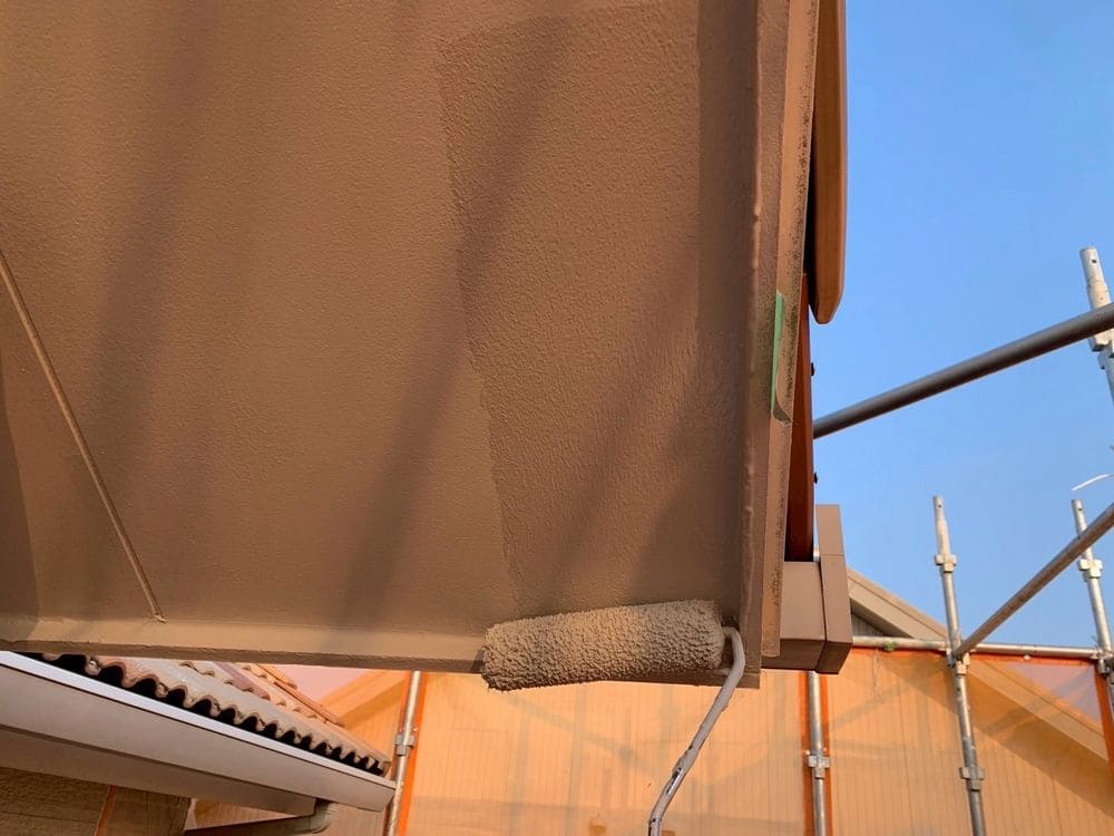 松阪市 S様軒天中塗り 松阪市の外壁塗装をリペイント匠が施工した写真