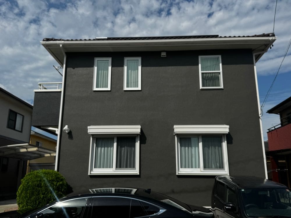 W様(鈴鹿市北玉垣町)施工後_外壁全体 (2) 鈴鹿市の外壁塗装、屋根塗装をリペイント匠が施工した写真