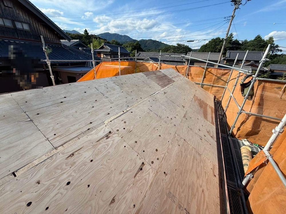 亀山市の屋根工事をリペイント匠が施工した写真