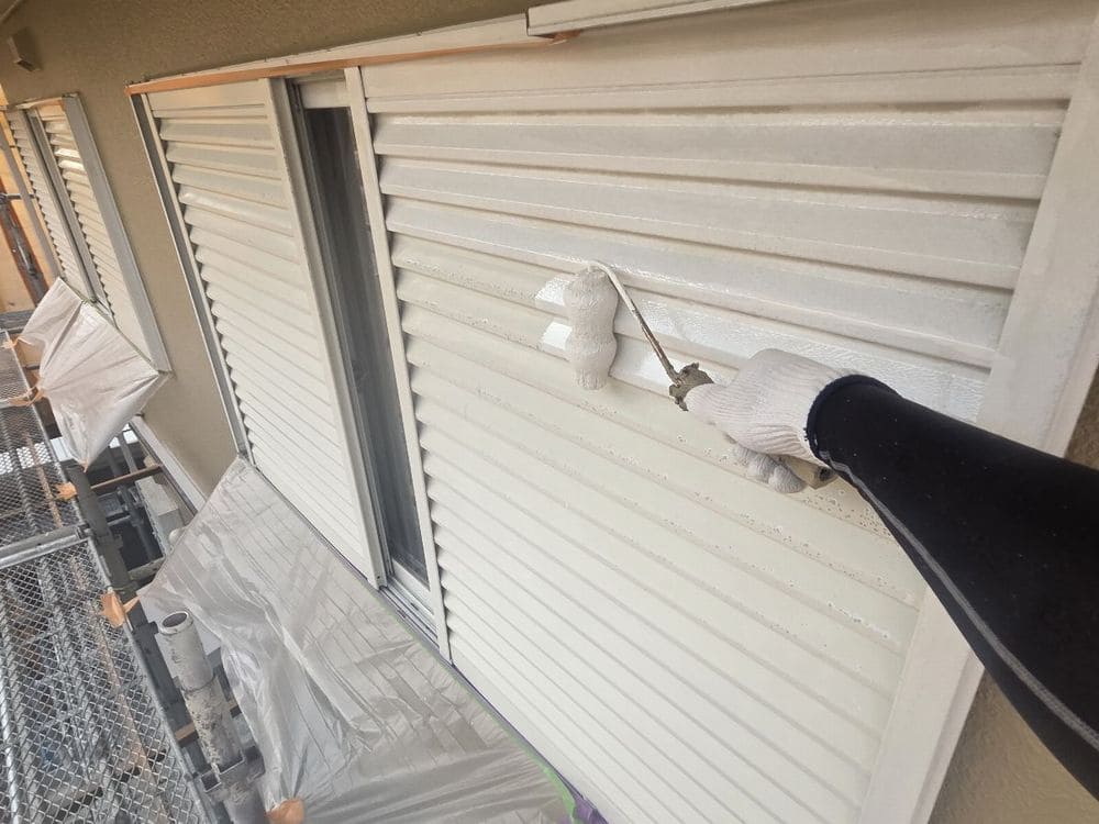 亀山市_M様_雨戸(サビ止め) 亀山市の外壁塗装、屋根塗装をリペイント匠が施工した写真