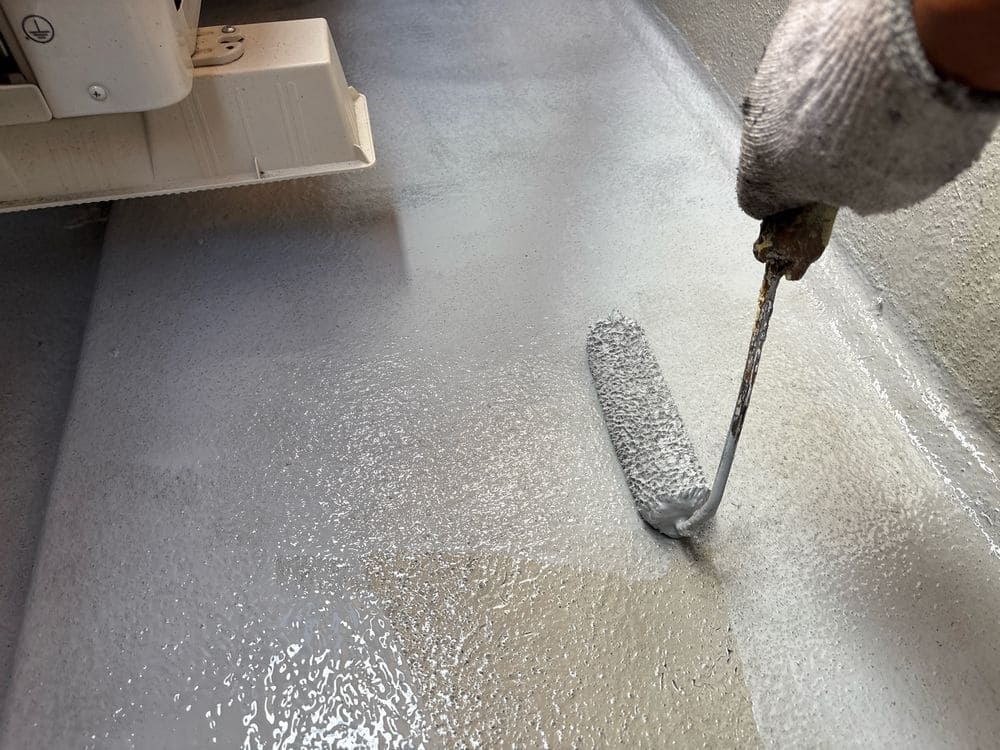 O様(鈴鹿市)防水‗一層目 鈴鹿市の防水工事をリペイント匠が施工した写真