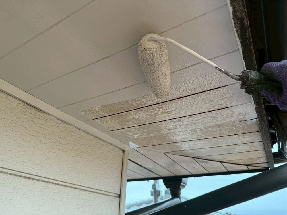 M様(亀山市)軒天‗1回目 亀山市の外壁塗装をリペイント匠が施工した写真