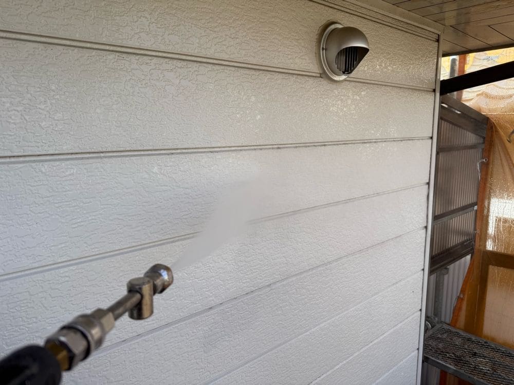 M様(亀山市)外壁‗高圧洗浄 亀山市の外壁塗装をリペイント匠が施工した写真