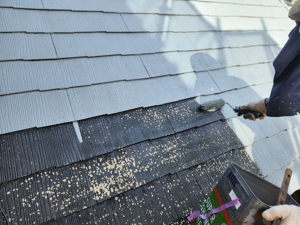 S様(亀山市)屋根‗中塗り 亀山市で外壁・屋根塗装をリペイント匠が施工した写真