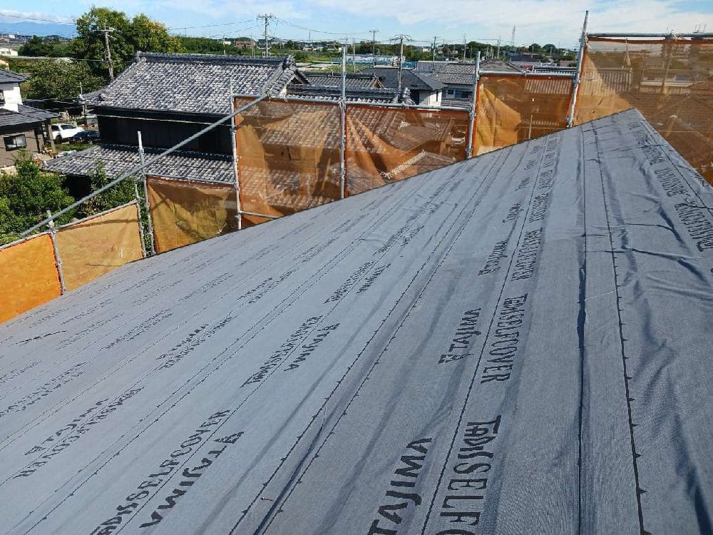 H様(津)ルーフィング(施工中2) 津市の外壁塗装、屋根工事をリペイント匠が施工した写真