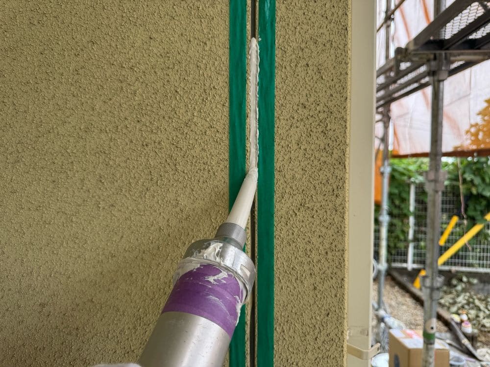 シール(打設目地) いなべ市で外壁・屋根塗装をリペイント匠が施工した写真