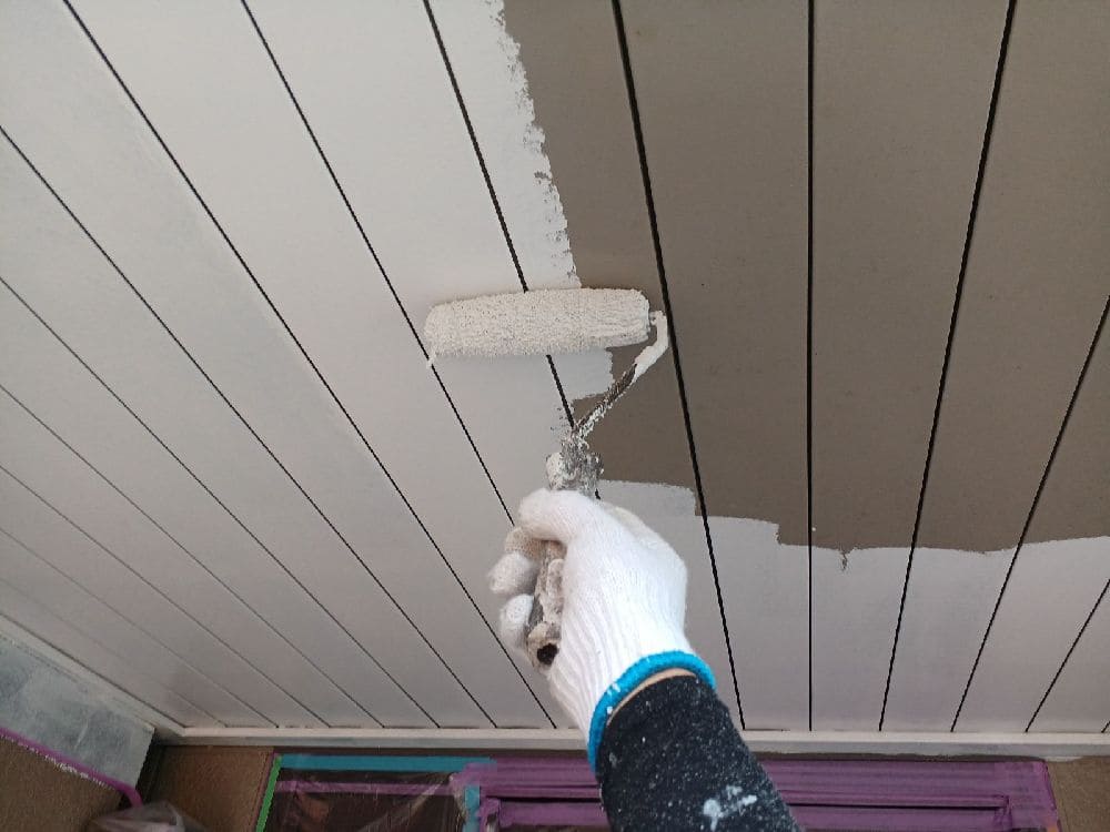 F様(四日市)軒天(中塗り) 四日市市の外壁塗装、屋根塗装をリペイント匠が施工した写真