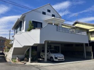 松阪市の外壁・屋根塗装と防水工事をリペイント匠が施工した写真