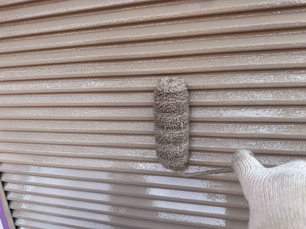 S様(津)雨戸(上塗り) 津市の外壁塗装、屋根工事をリペイント匠が施工した写真