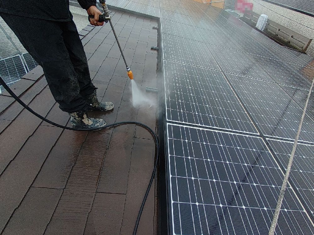 A様(四日市)高圧洗浄(屋根) 四日市市の外壁塗装、屋根塗装をリペイント匠が施工した写真