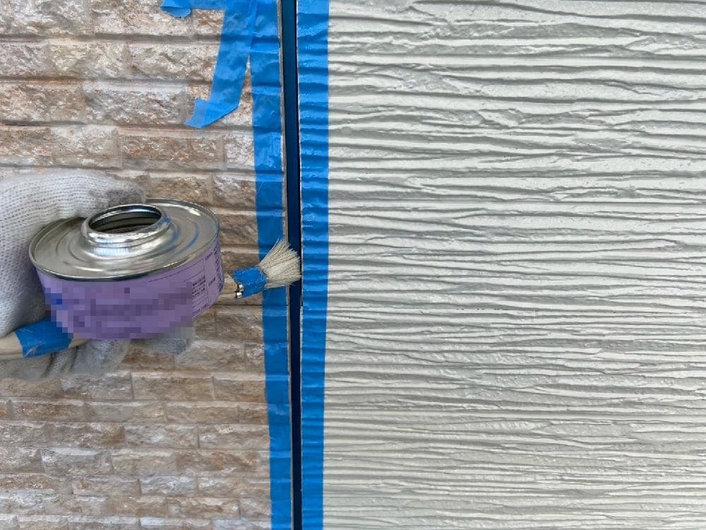 A様(四日市)シール(プライマー塗布) 四日市市の外壁塗装、屋根塗装をリペイント匠が施工した写真