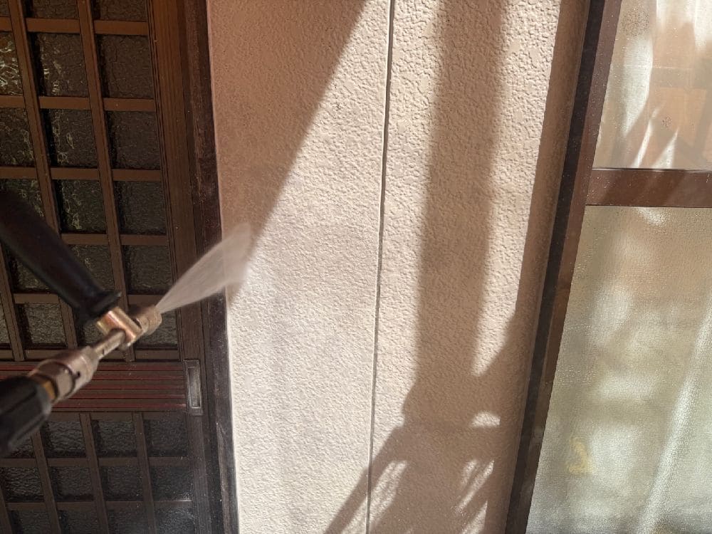 O様(四日市)高圧洗浄(外壁) (2) 四日市市の外壁塗装をリペイント匠が施工した写真