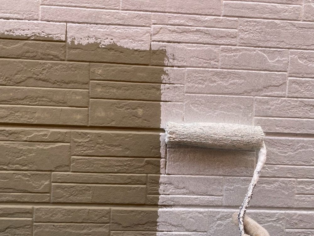 H様(津)外壁(下塗り1) (2) 津市の外壁塗装、屋根工事をリペイント匠が施工した写真