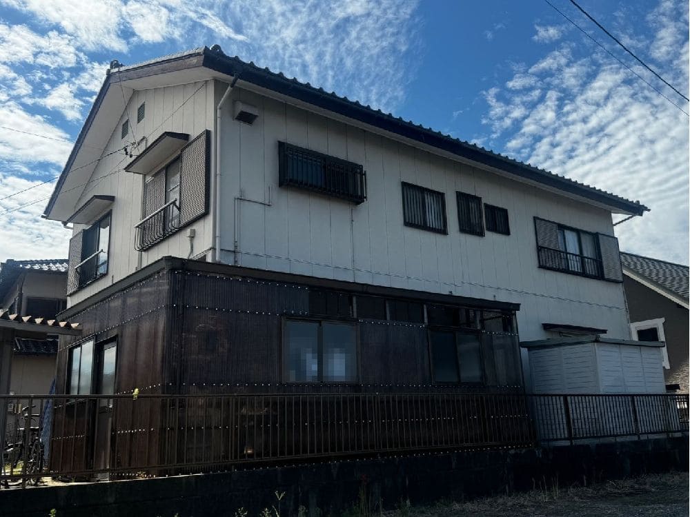 O様(四日市)施工前_外壁全体 (3) 四日市市の外壁塗装をリペイント匠が施工した写真