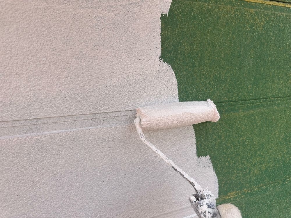 お客様(津市藤方)下塗り 津市の外壁塗装をリペイント匠が施工した写真